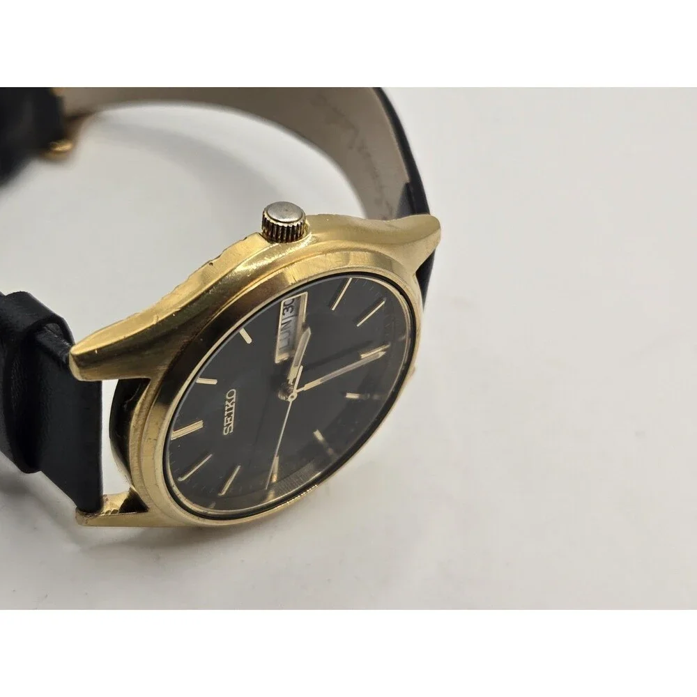 Seiko 7N43-8A99 Quartz Day/Date Vintage Men’s Watch. New Leather Band + Batt.